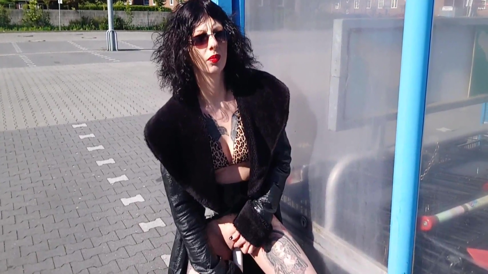 Dildoing In Public 5 Min – Lucy Ravenblood