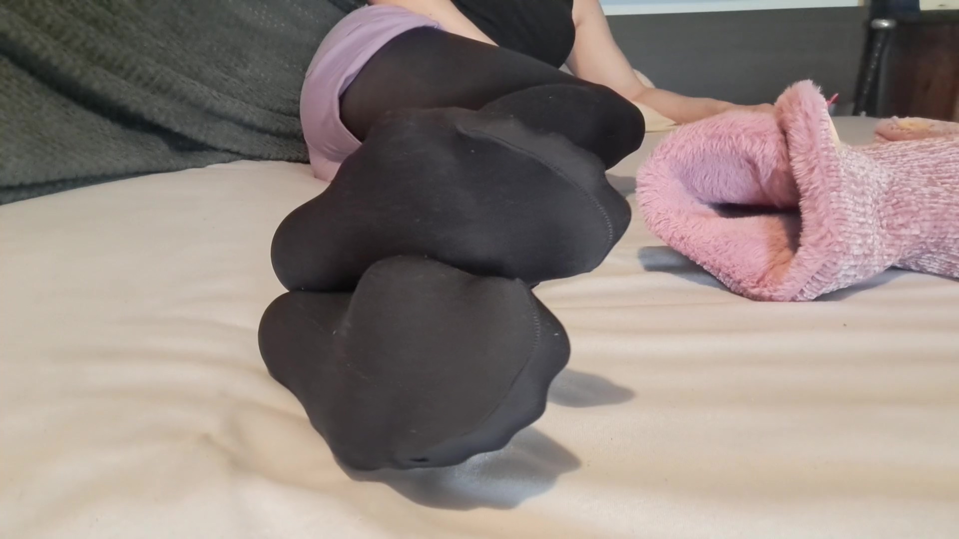 Ts Nylon Feet Cum Close