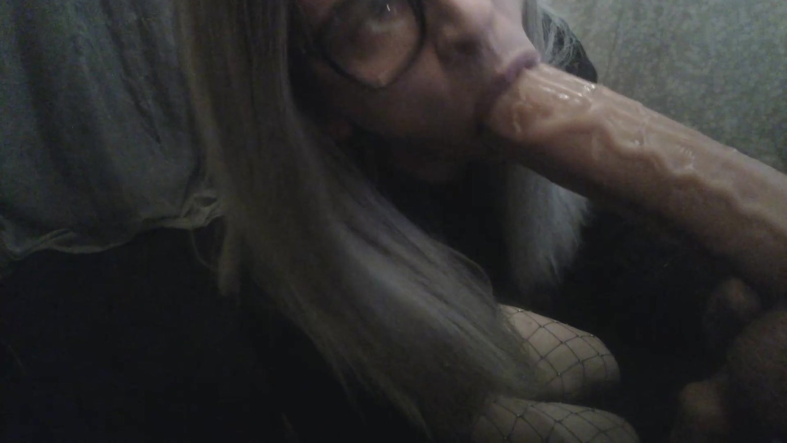 Sexy Crossdresser Solo Sucking Dildo